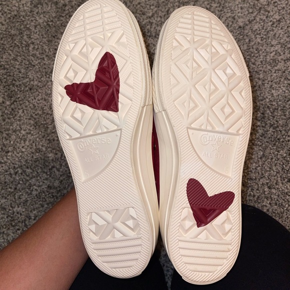 Burgundy Converse size 7 - Picture 2 of 5